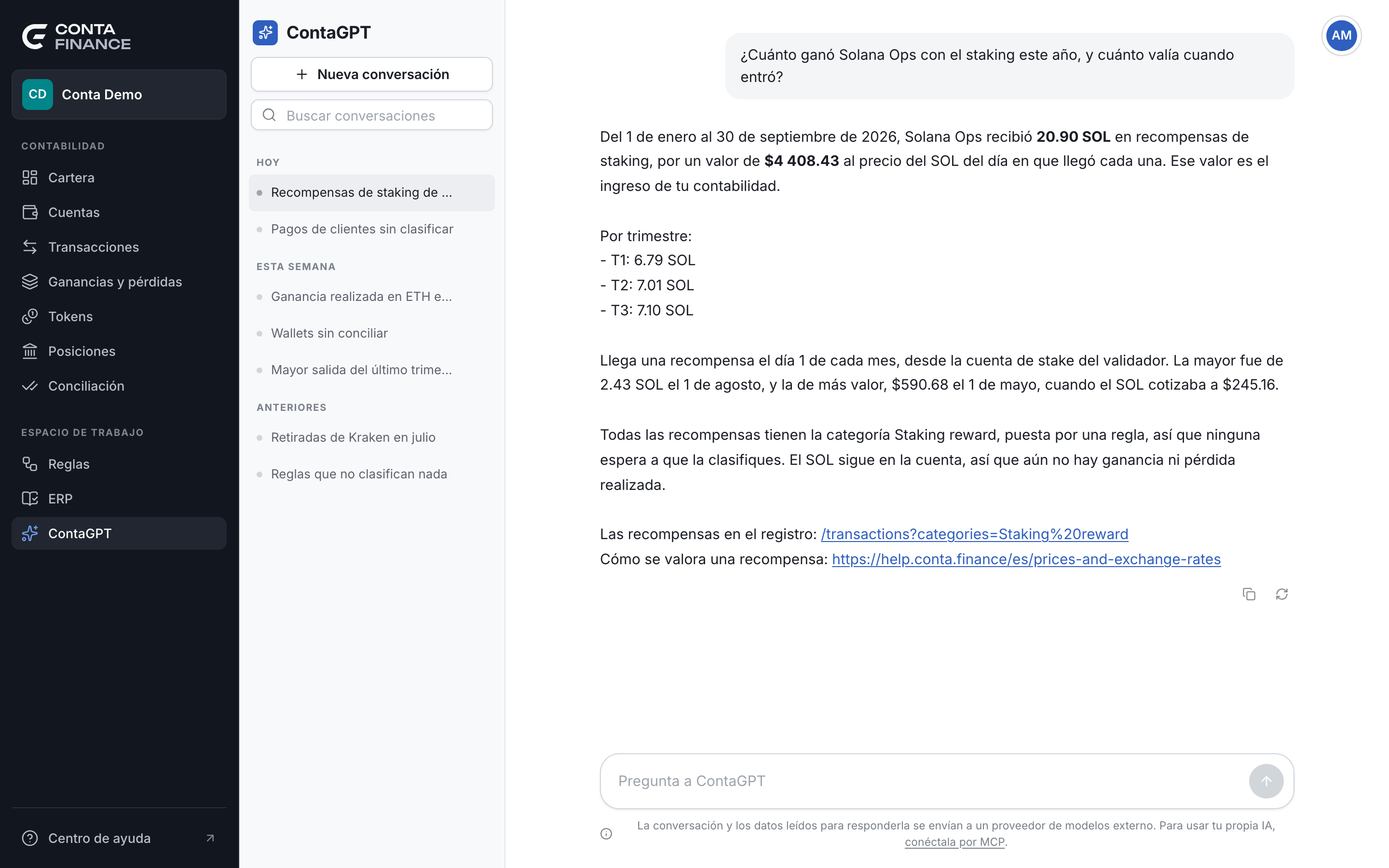 Un chat de ContaGPT, con la lista de conversaciones a la izquierda, una pregunta, una respuesta con cifras y enlaces, y el cuadro para preguntar